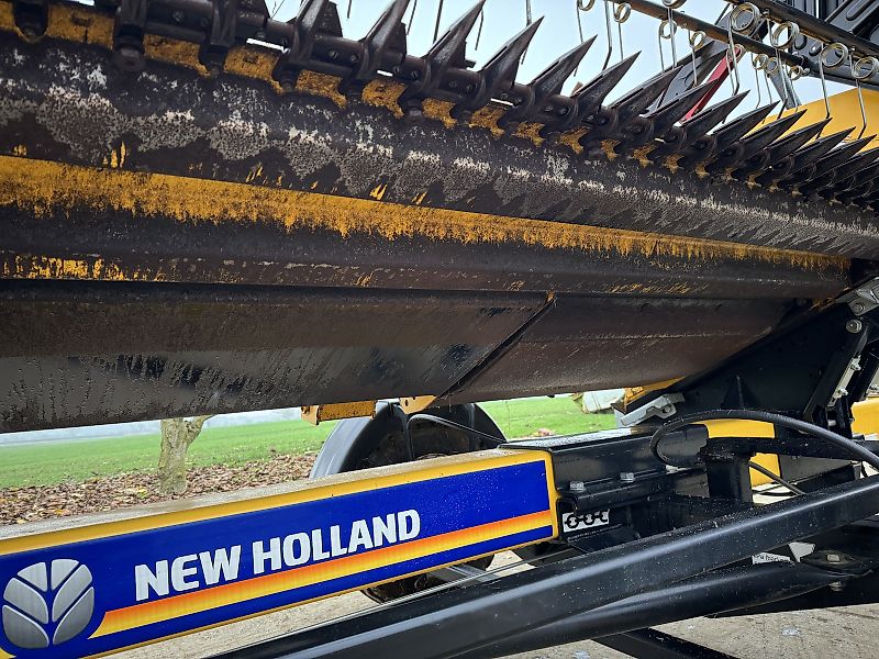 New Holland 41ft Varifeed Header